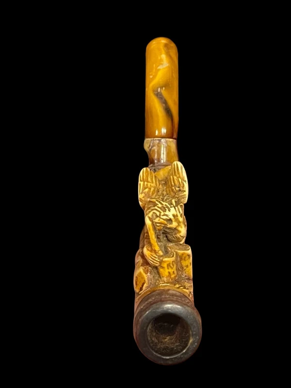 A pipe made of sea foam (magnesite) featuring the figure of the Lion of St. Mark.