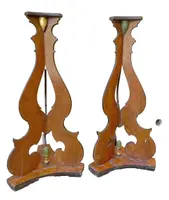 Magnifique paire de chandeliers, avec socles et trépieds en bois peint, datant de la fin du XVIIIe siècle et du début du XIXe siècle