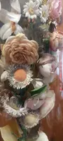 Cloche ancienne en verre soufflé, vase en céramique et fleurs en tissu, XIXe siècle.