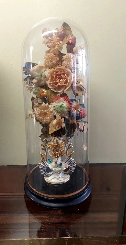 Antica Campana in vetro soffiato vaso in ceramica e fiori di stoffa XIX sec.