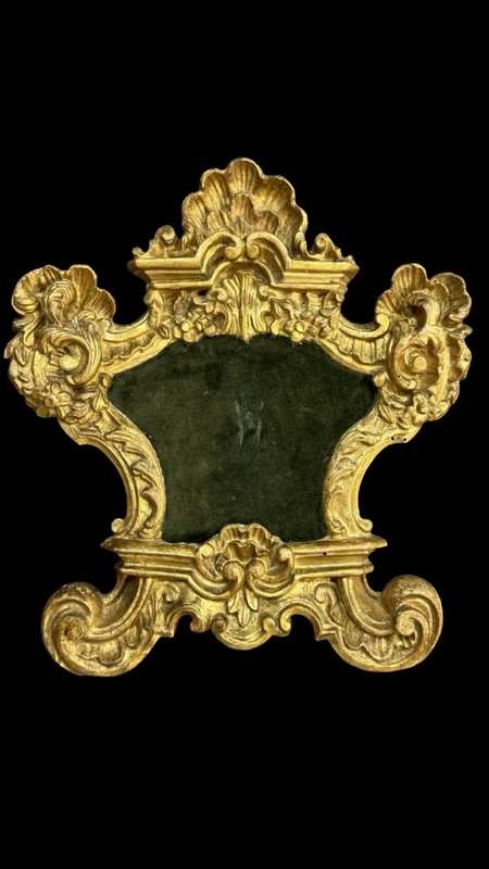 Paire de cartaglories en bois sculpté et feuille d'or
