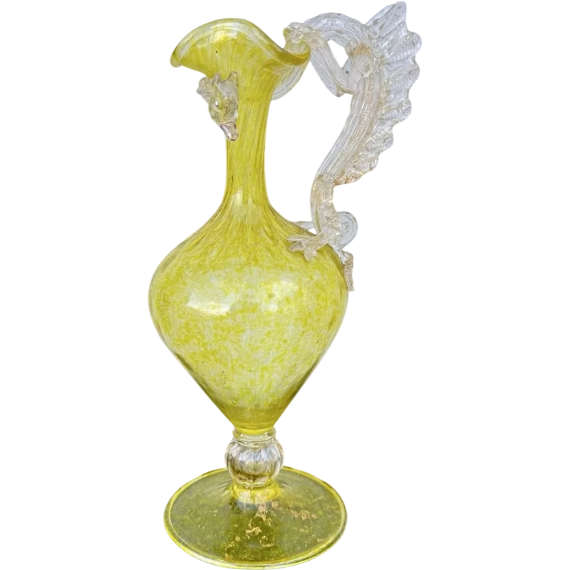 Vase verseur en verre « balloton » avec poignée en forme de dragon et inclusion de feuille d'or.