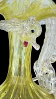 Vase verseur en verre « balloton » avec poignée en forme de dragon et inclusion de feuille d'or.