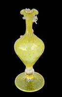 Vase verseur en verre « balloton » avec poignée en forme de dragon et inclusion de feuille d'or.