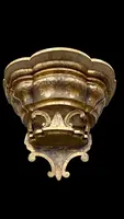 Carved wooden wall-mounted shelf with Mecca gilding and a marble top,