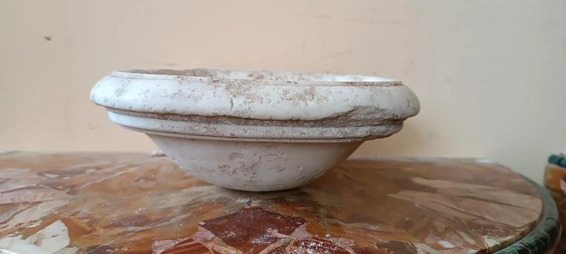 Piccola acquasantiera antica in marmo XVII secolo toscana