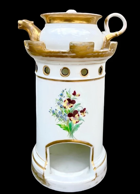 Veilleuse-tisaniera in porcellana con forma a torretta e data 1827