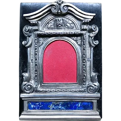 "Pace-edicola" in embossed silver with a lapis lazuli inlay.