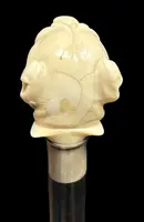 Bastone con pomolo in avorio raffigurante cane molosso.