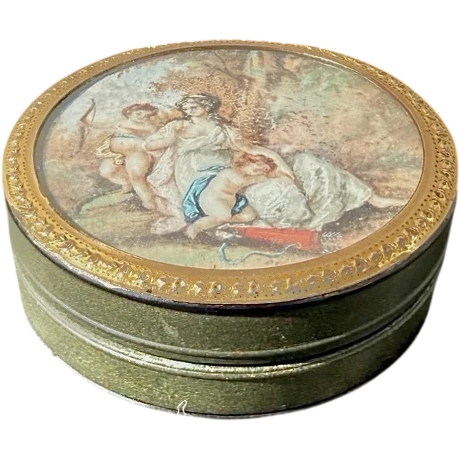 Small tobacco box made of resin and horn