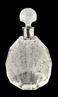 Small octagonal-shaped perfume bottle made of cut crystal