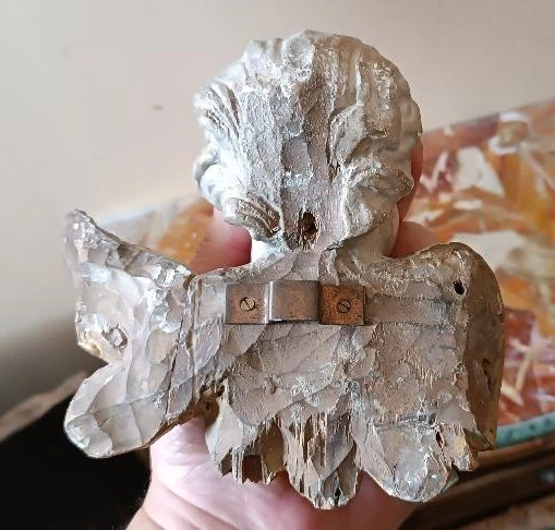 Tête de chérubin ancienne en bois laqué et doré