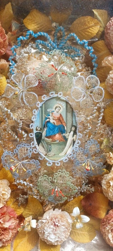 Vitrine de dévotion « Notre-Dame du Rosaire », XIXe siècle, 40 x 33 cm
