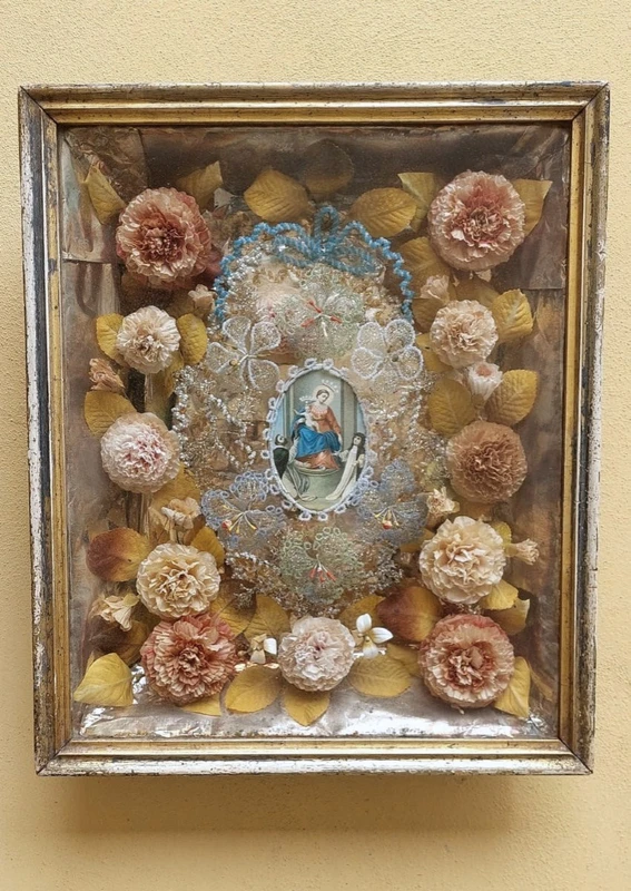 Vitrine de dévotion « Notre-Dame du Rosaire », XIXe siècle, 40 x 33 cm