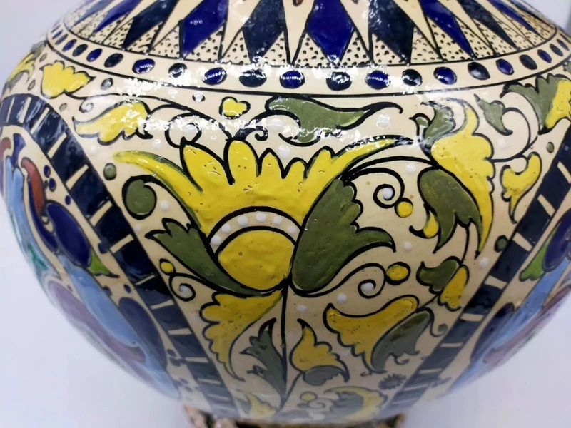 Large Art Nouveau majolica vase