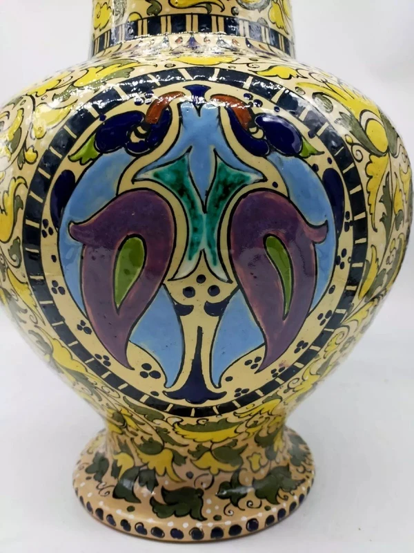 Large Art Nouveau majolica vase