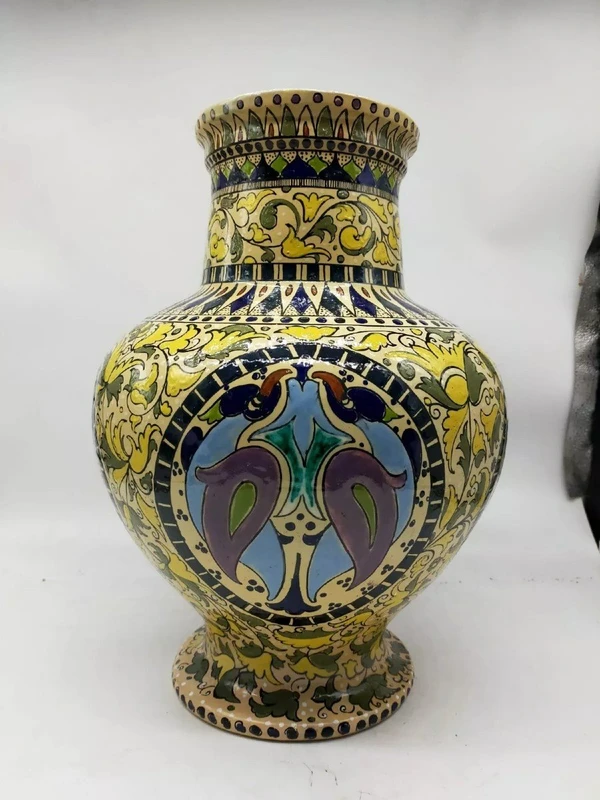 Large Art Nouveau majolica vase
