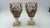 Paire de vases anciens en porcelaine décorés, style Empire français
