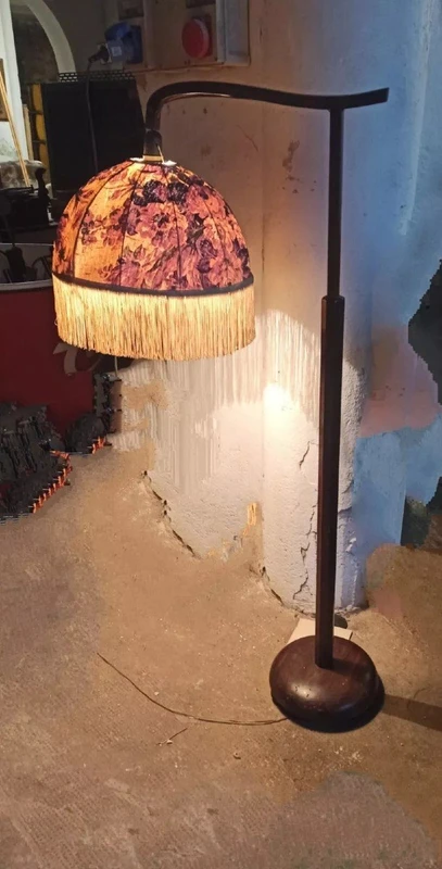LAMPE DE SOL - ITALIENNE DU DÉBUT DES ANNÉES 1900, RÉGLABLE, EN BOIS