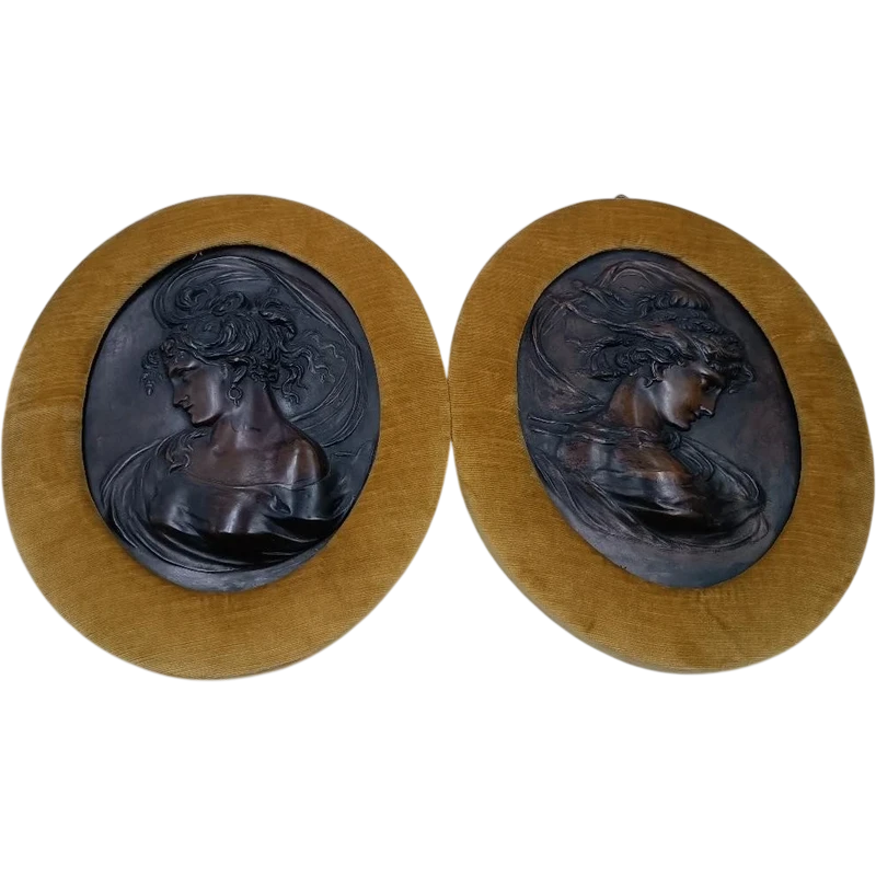 Coppia di sbalzi in bronzo liberty volti femminili
