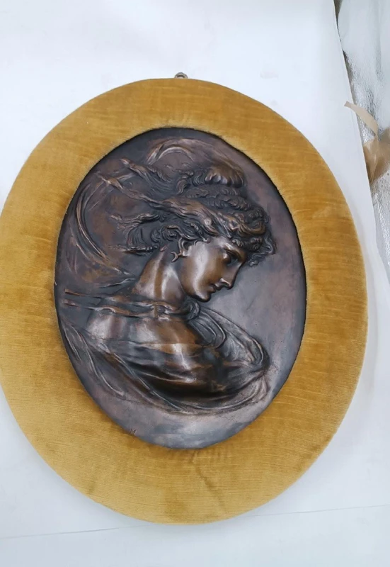 Coppia di sbalzi in bronzo liberty volti femminili