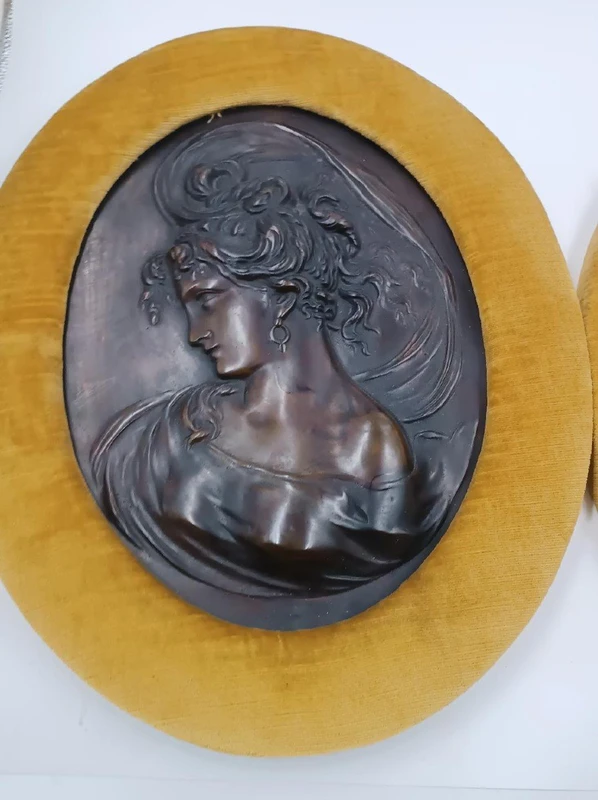 Coppia di sbalzi in bronzo liberty volti femminili