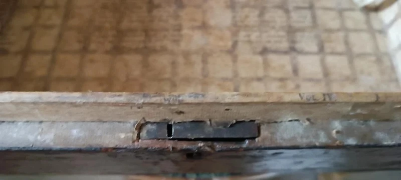 Cofanetto , Bauletto , rivestito in pelle decorato . XVII secolo