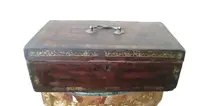Cofanetto , Bauletto , rivestito in pelle decorato . XVII secolo