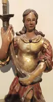 Paire ancienne d'anges porte-rideaux en bois polychrome du XVIIe SIÈCLE