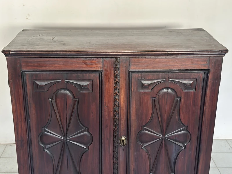 Credenza mezzo armadio. Genova Luigi XIV