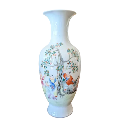 Chinese porcelain vase with polychrome enamel decoration