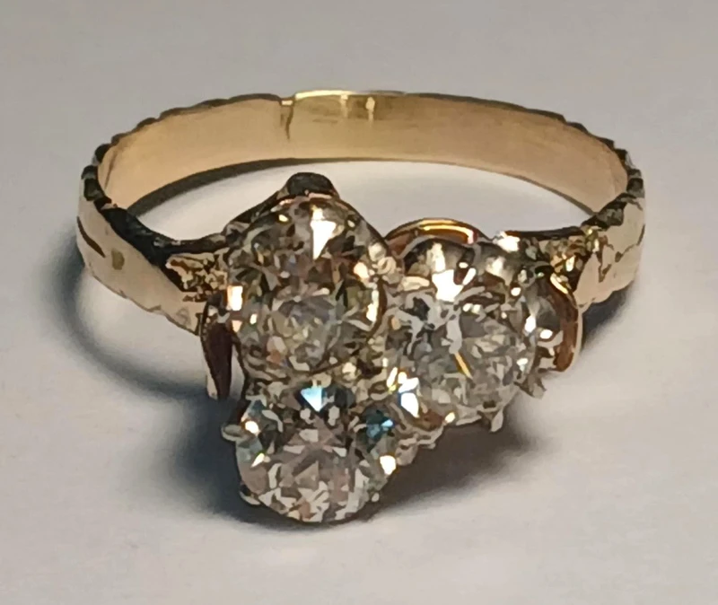 Art Nouveau gold ring with three brilliant-cut diamonds totaling approximately 1.60 kt. White stones in a 19th-century cut.