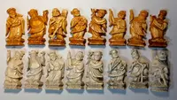 Échiquier en ivoire finement sculpté. Fabriqué en Chine pour le marché européen à la fin du XIXe siècle. 