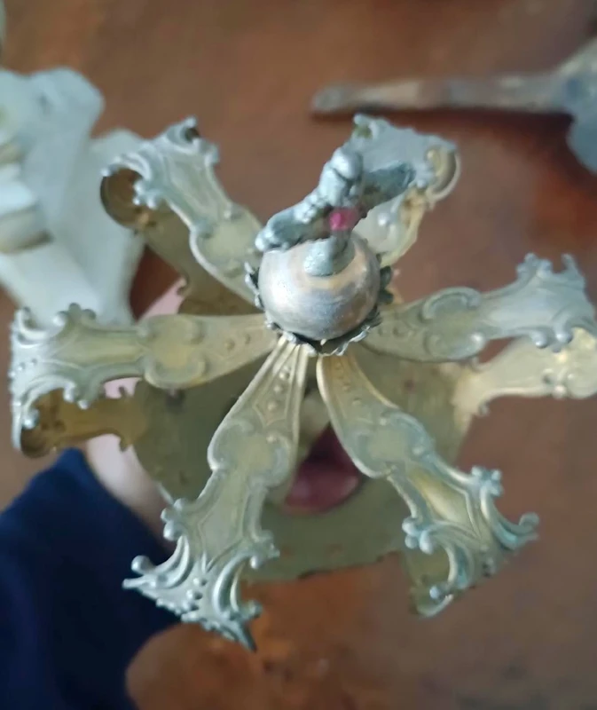 Grande couronne en laiton doré – pour statues – ornée de pierres, XIe SIÈCLE