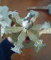 Grande couronne en laiton doré – pour statues – ornée de pierres, XIe SIÈCLE