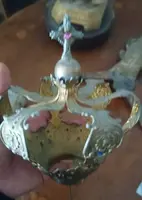 Grande couronne en laiton doré – pour statues – ornée de pierres, XIe SIÈCLE