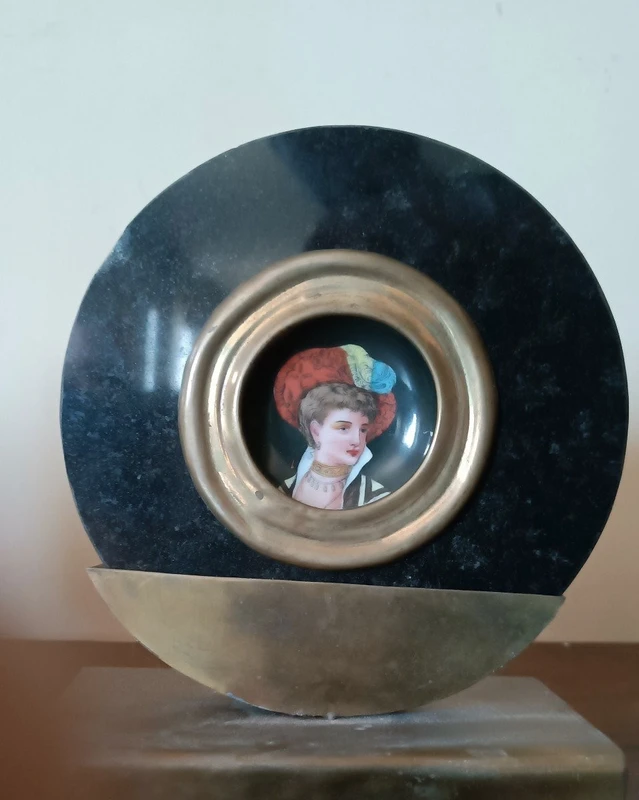 Pair of miniatures painted on a marble frame, 1920s, France