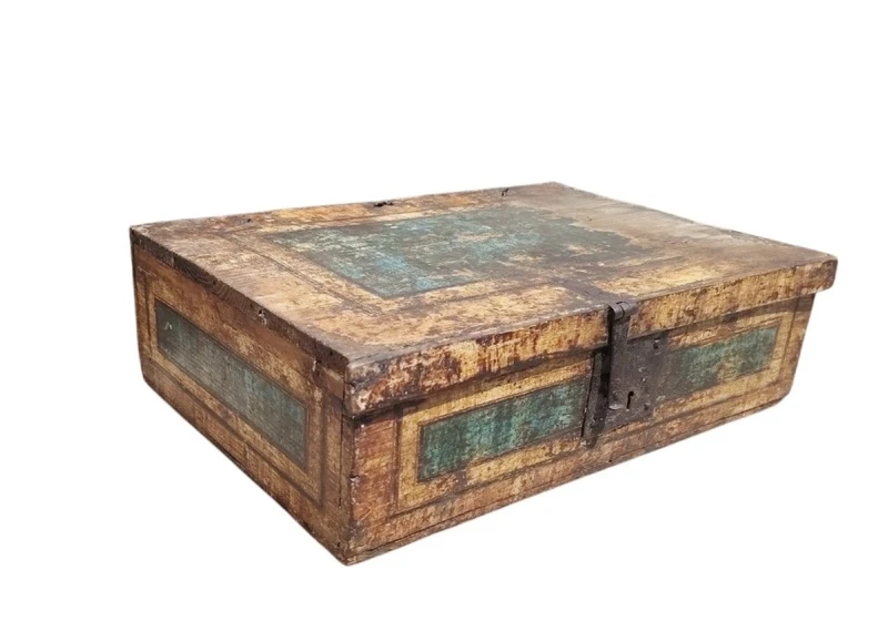 Antique 18th-Century Lacquered Wooden Box from Tuscany