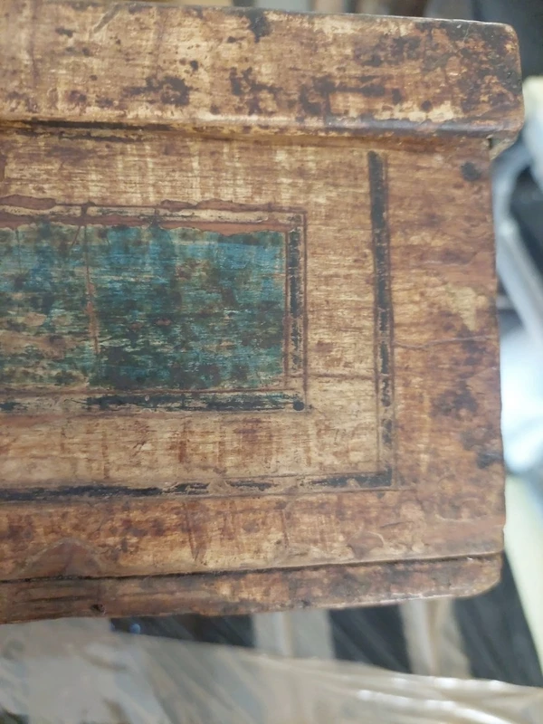 Antique 18th-Century Lacquered Wooden Box from Tuscany