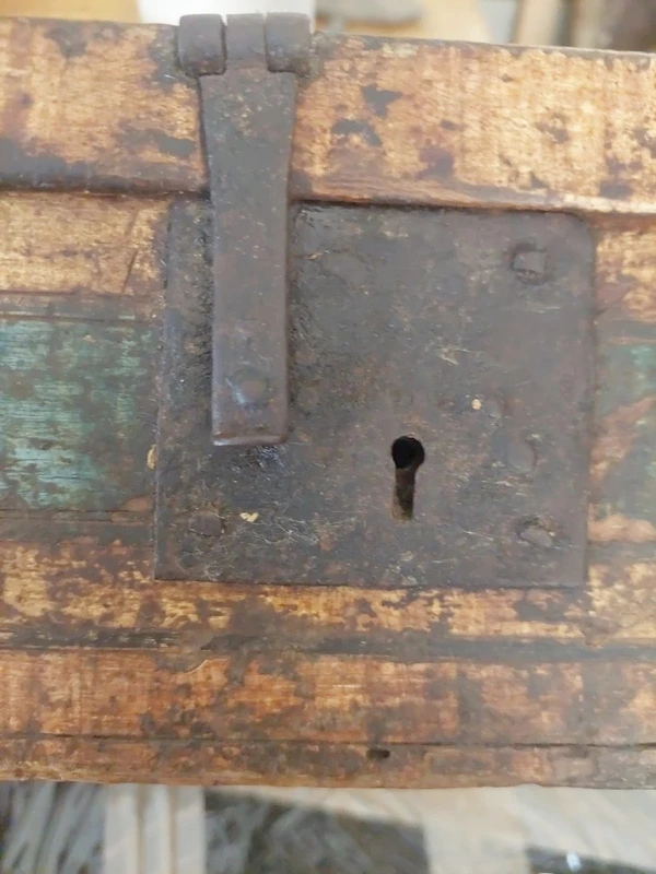 Antique 18th-Century Lacquered Wooden Box from Tuscany