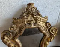 Paire de petits miroirs génois de style Louis XV en bois sculpté et doré – XVIIIe siècle