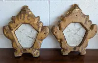 Paire de petits miroirs génois de style Louis XV en bois sculpté et doré – XVIIIe siècle