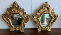Paire de petits miroirs génois de style Louis XV en bois sculpté et doré – XVIIIe siècle