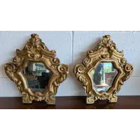 Paire de petits miroirs génois de style Louis XV en bois sculpté et doré – XVIIIe siècle