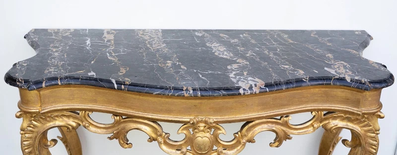 Console romaine en bois doré et marbre de Portoro