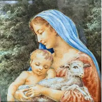 Placca in maiolica Molaroni, Pesaro – Madonna con Bambino e Agnello Inizi del XX secolo