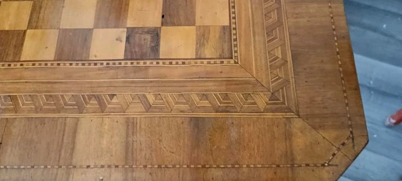 tavolino antico intarsiato dama scacchi italia XIX secolo