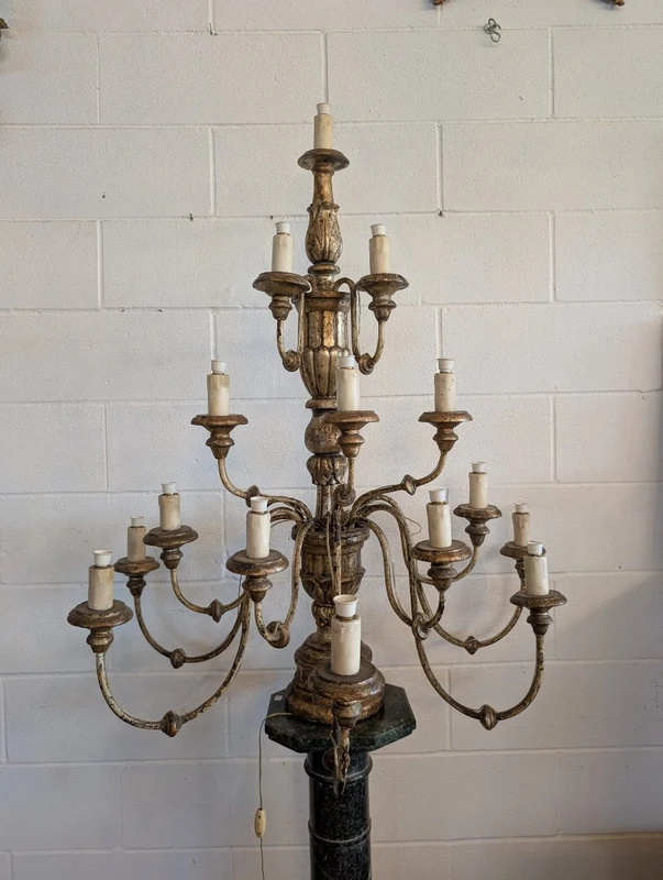 Antique fifteen-light church candelabrum made of gilded wood – Tuscany, late 18th century.