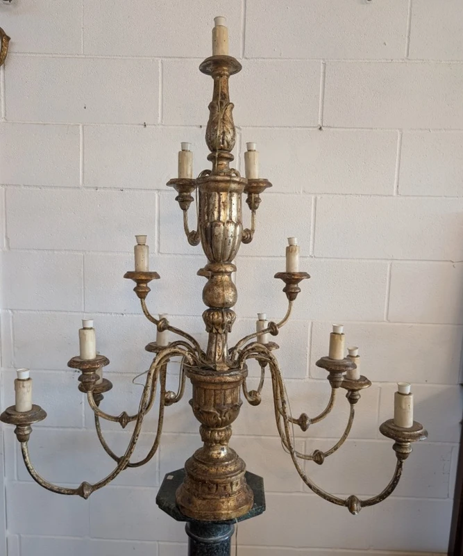 Antique fifteen-light church candelabrum made of gilded wood – Tuscany, late 18th century.