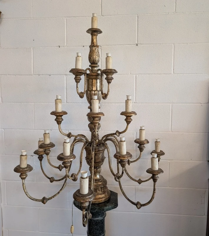Antique fifteen-light church candelabrum made of gilded wood – Tuscany, late 18th century.